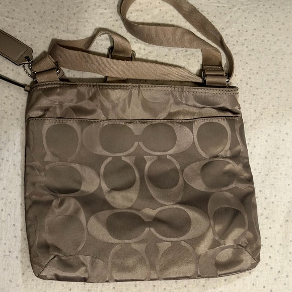 Coach Getaway
Signature Nylon File - Picture 2 of 8